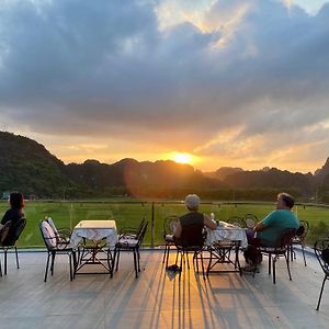 Liberty Hall Tam Coc Hotel & Villa